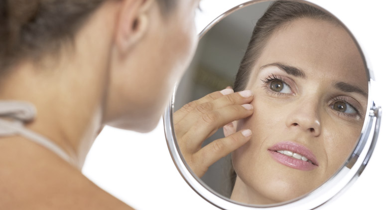 Xóa nếp nhăn dưới mắt chỉ vài bí kíp giản đơn